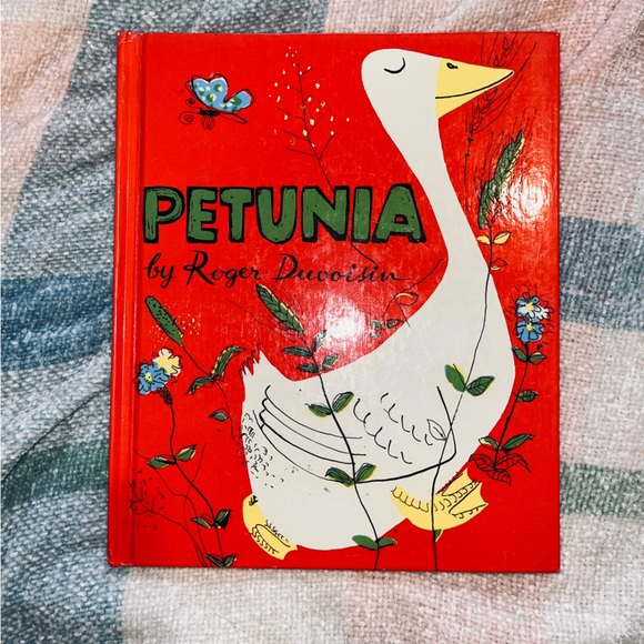 VINTAGE 🪿PETUNIA 🪿Kids Hardback Book - Picture 1 of 3